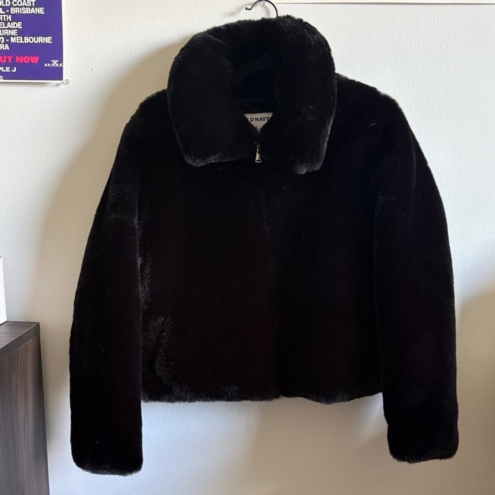 Old Navy Black Faux Fur Cropped Teddy Jacket with Collar